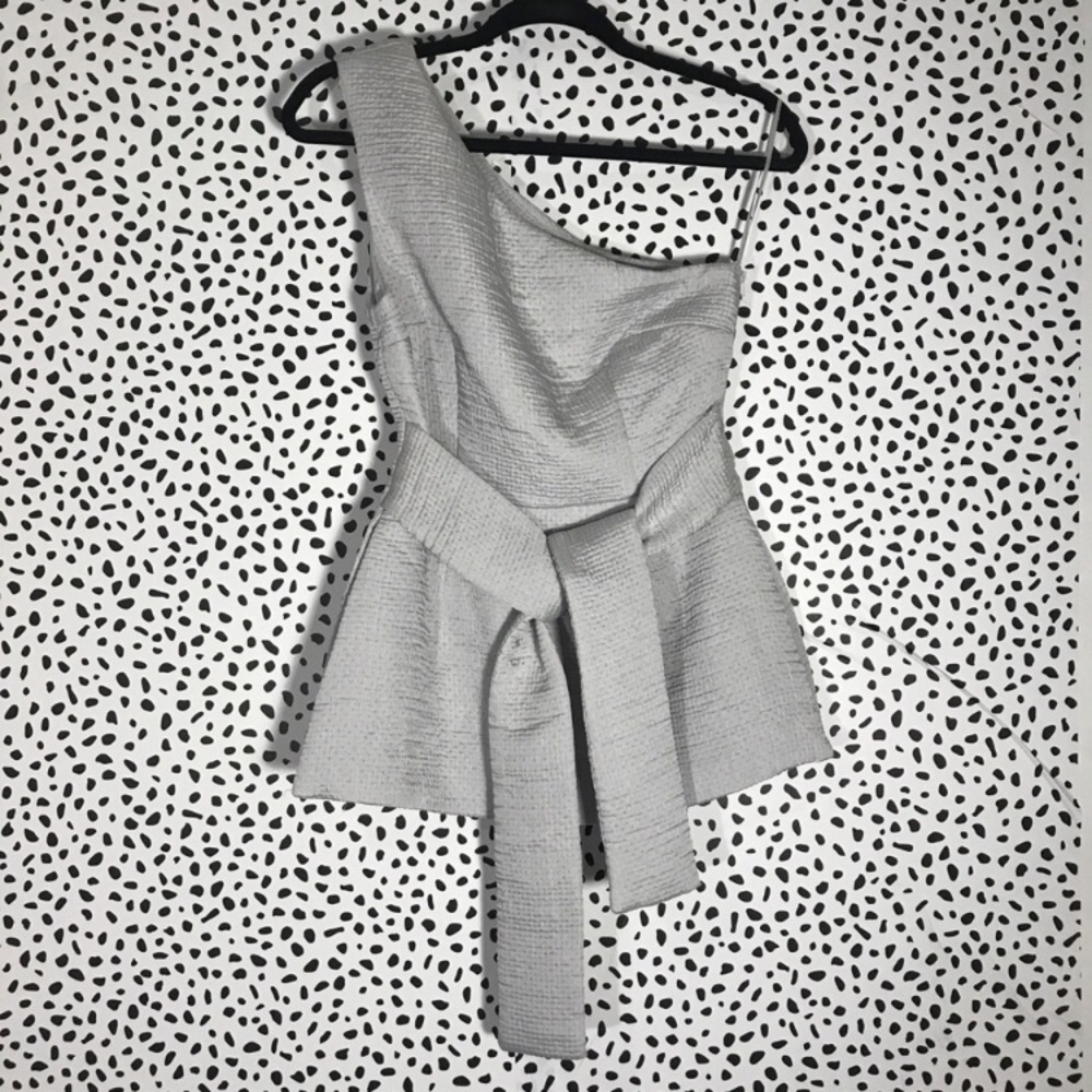 NWT Keepsake Rapture One Shoulder Top In Gray - Picture 4 of 7